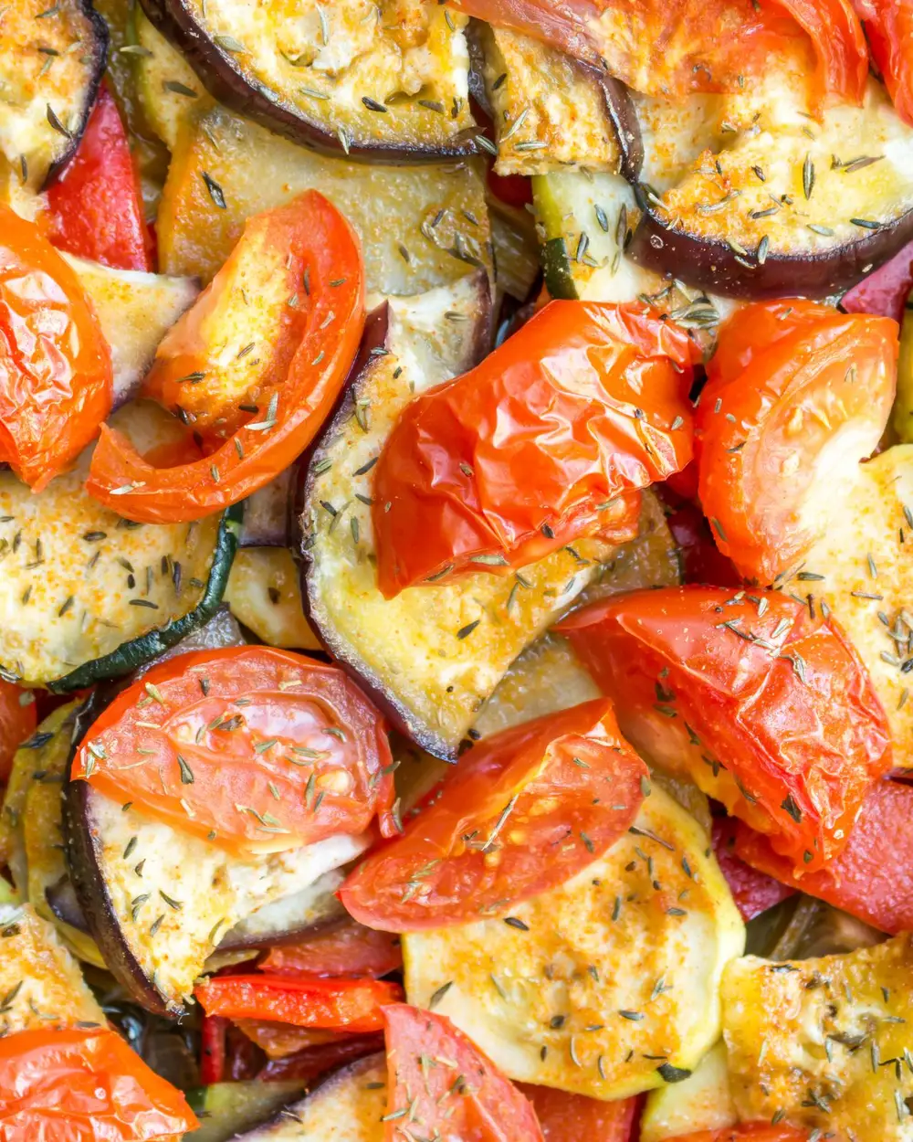 Ugnsbakade grönsaker med tomat, aubergine och zucchini